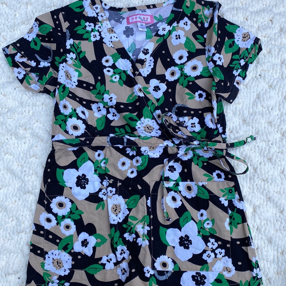 Koi Scrub top XS